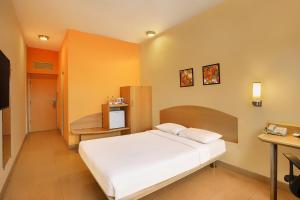 Rúm í herbergi á Ginger Bhubaneshwar