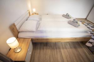 Postel nebo postele na pokoji v ubytování Modern Old Town Apartment