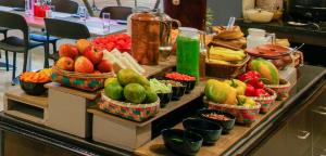 Makanan di atau di tempat lain dekat hotel