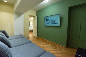TV a/nebo společenská místnost v ubytování Zaivan Retreat