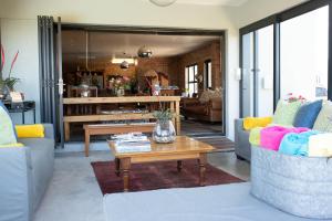 Χώρος καθιστικού στο Stay at Friends Economic Rooms