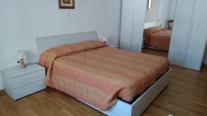 
Letto o letti in una camera di Appartamenti Violalpina - Piazza Costanzi

