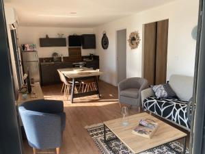 a living room with a couch and a table at Les Troglodytes du Ventoux in Bollène