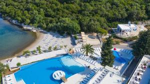 Bazén v ubytovaní Aminess Vival Port9 Resort alebo v jeho blízkosti