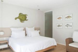 A bed or beds in a room at Clifton 3rd Beach house - Breathtakingly Beautiful Views!