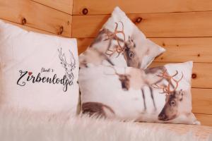Rúm í herbergi á Eberl´s Zirbenlodge
