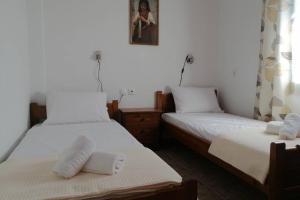 two beds sitting next to each other in a room at Strofi House in Argoulés