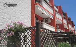 A balcony or terrace at Residence Marina di Carlino Tourist