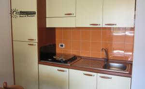 A kitchen or kitchenette at Residence Marina di Carlino Tourist