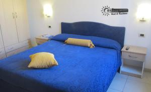 A bed or beds in a room at Residence Marina di Carlino Tourist