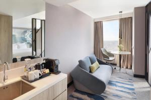 Posezení v ubytování Novotel Suites Yogyakarta Malioboro
