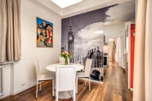 a dining room with a table and a picture of big ben at Suite Santa Tecla in Milan