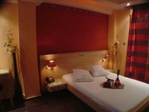 Posteľ alebo postele v izbe v ubytovaní Hotel Niki Piraeus
