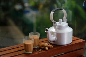 Příslušenství pro přípravu čaje a kávy v ubytování Ginger Madgaon, Goa
