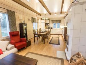 Køkken eller tekøkken på Holiday Home Vanamotupa by Interhome