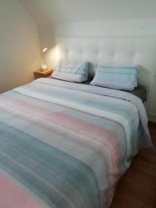 Säng eller sängar i ett rum på La Naturelle Duplex 90