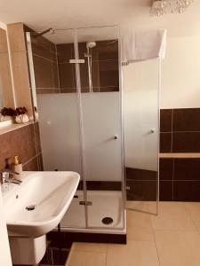 Ένα μπάνιο στο Souterrain Zimmer mit separatem Eingang und Bad +5 φωτογραφίες