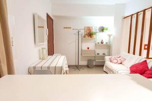 Łóżko lub łóżka w pokoju w obiekcie Apartamento Suite Next to Catedral