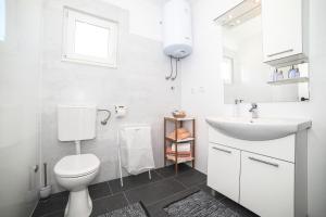 Kúpeľňa v ubytovaní Holiday Home Chester with Heated Pool