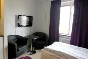 Posteľ alebo postele v izbe v ubytovaní Karlshamn Vandrarhem och Hotell