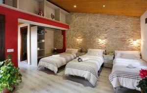 A bed or beds in a room at Cal Vibo