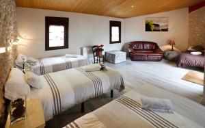 A bed or beds in a room at Cal Vibo