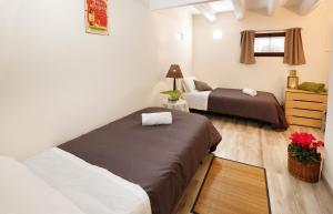 A bed or beds in a room at Cal Vibo