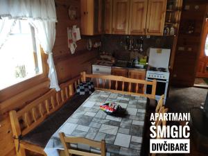 Cucina o angolo cottura di Apartmani Smigic Divcibare