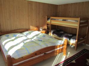 a bedroom with two bunk beds in a room at Chalet Halten in Lenk