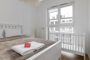 Posteľ alebo postele v izbe v ubytovaní Rozłogi Sunny Apartment