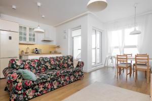 Kuchyň nebo kuchyňský kout v ubytování Rozłogi Sunny Apartment