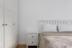 Posteľ alebo postele v izbe v ubytovaní Rozłogi Sunny Apartment