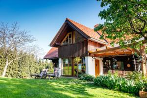 a house with a table and chairs in a yard at Ferienhaus Pilch Hiasl in Oberhaag