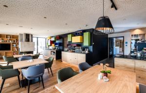 A kitchen or kitchenette at Aparthotel Panorama Living Dolomites