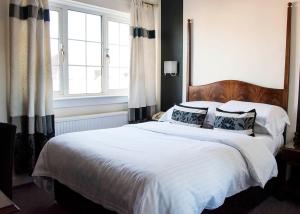 Postel nebo postele na pokoji v ubytování Avonbridge Hotel