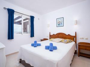 Ein Bett oder Betten in einem Zimmer der Unterkunft Apartment Pueblo Panorama-1 by Interhome