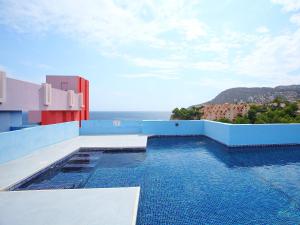 Bazén v ubytovaní Studio Muralla Roja-3 by Interhome alebo v jeho blízkosti