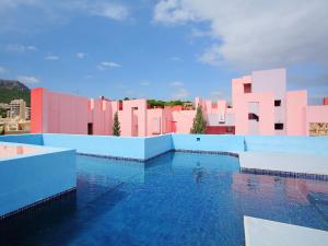 Bazén v ubytovaní Studio Muralla Roja-3 by Interhome alebo v jeho blízkosti