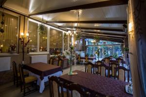 a restaurant with tables and chairs in a room at Pensiunea Sofia in Timişoara