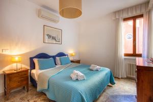 A bed or beds in a room at Ca degli Angeli