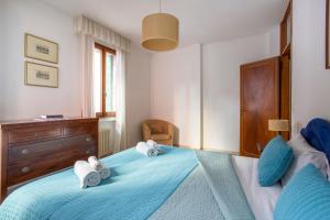 a bedroom with a blue bed with towels on it at Ca degli Angeli in Venice