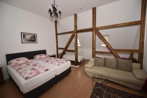 a bedroom with a bed and a couch at Ferienwohnung Villa Weyermann in Leichlingen