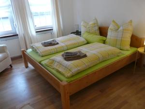 Postel nebo postele na pokoji v ubytování Ferienwohnung Bernhard + 2 fotografie