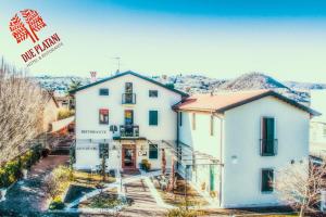 an image of a white house at Hotel Due Platani in Cornedo Vicentino