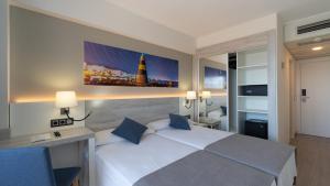 Postel nebo postele na pokoji v ubytování Medplaya Hotel Bali
