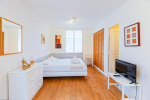 Cama o camas de una habitación en Appart'Hôtel Bellevue