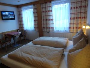 Ліжко або ліжка в номері Hotel Peter