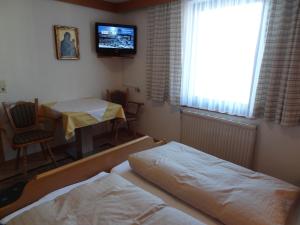 Ліжко або ліжка в номері Hotel Peter