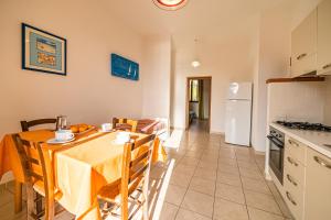 a kitchen and dining room with a table and chairs at Appartamento Bellavista a Fetovaia - Goelba in Fetovaia