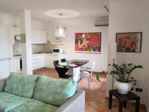 Kuchyň nebo kuchyňský kout v ubytování Sa Mirada Apartments